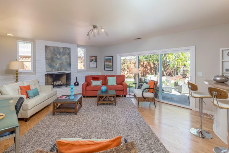 735_1490896095_1990626