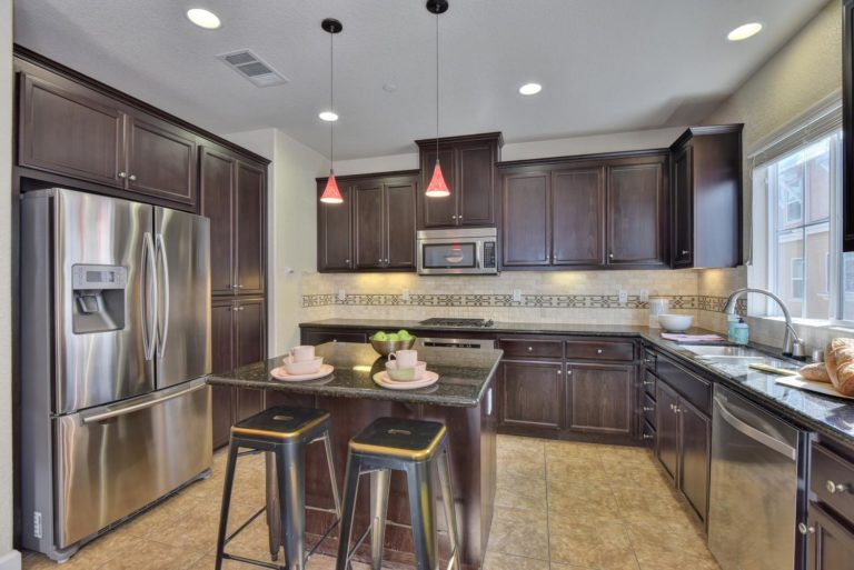 226 Hockney Avenue Mountain-large-009-11-Kitchen-1499x1000-72dpi