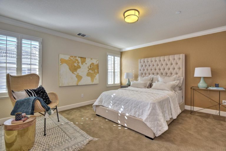 226 Hockney Avenue Mountain-large-014-15-Master Bedroom-1499x1000-72dpi