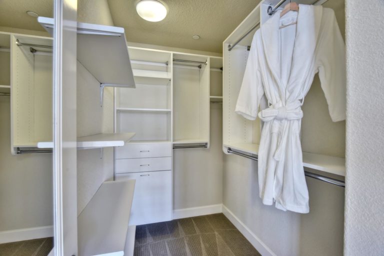 226 Hockney Avenue Mountain-large-017-16-Walkin Closet in Master-1500x1000-72dpi