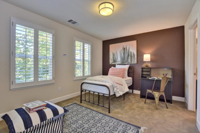 226 Hockney Avenue Mountain-large-021-14-Bedroom Three-1499x1000-72dpi