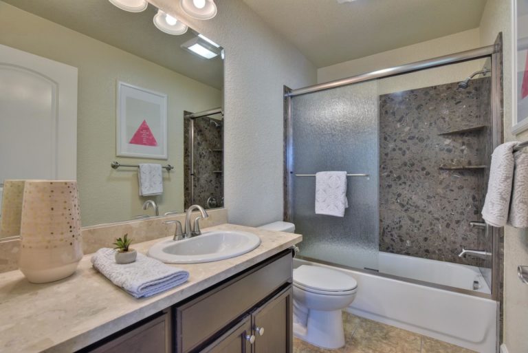 226 Hockney Avenue Mountain-large-023-28-Bathroom Three-1499x1000-72dpi