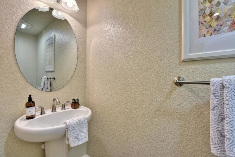 226 Hockney Avenue Mountain-large-024-26-Half Bathroom by Laundry Area-1500x1000-72dpi