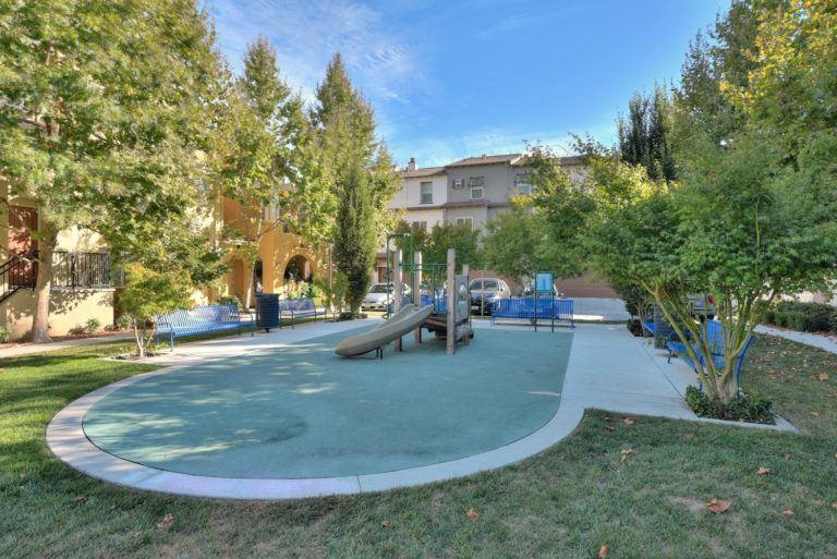 226 Hockney Avenue Mountain-large-026-24-Playground in Front of-1499x1000-72dpi