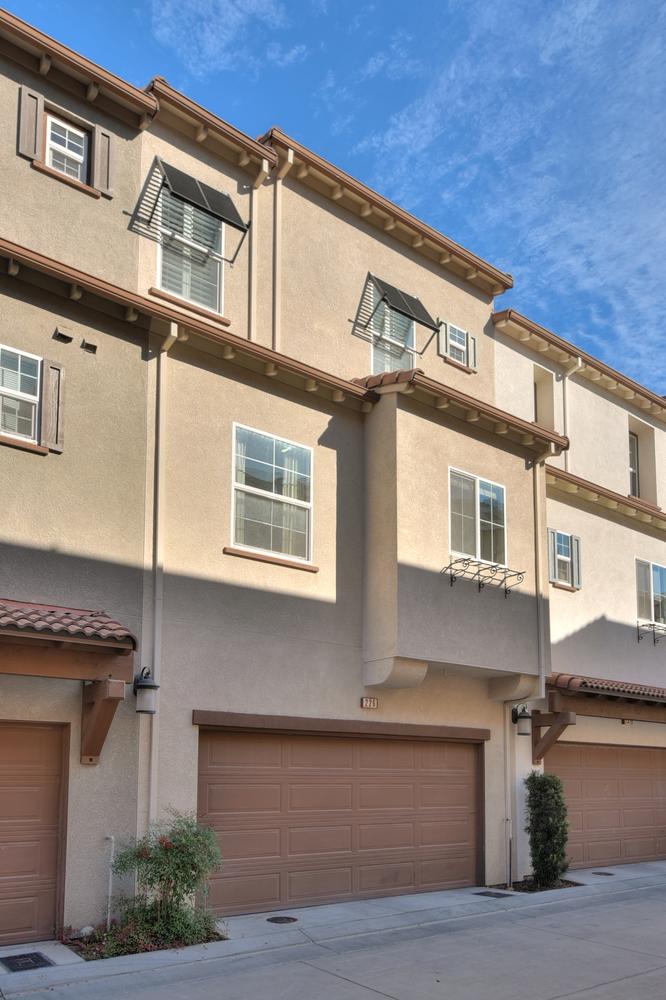 226 Hockney Avenue Mountain-large-028-1-Back of Townhouse-666x1000-72dpi