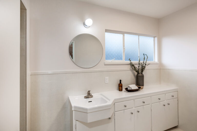 10 Main Bathroom (1)