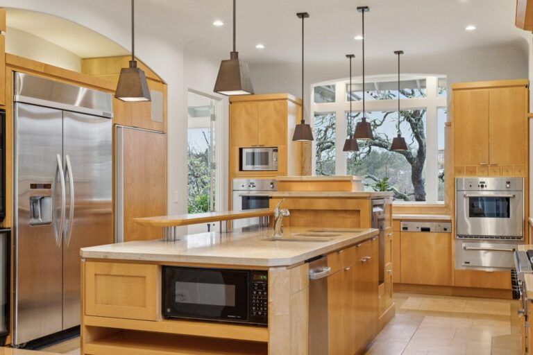 039-24292-elise-court.87479.pok.045