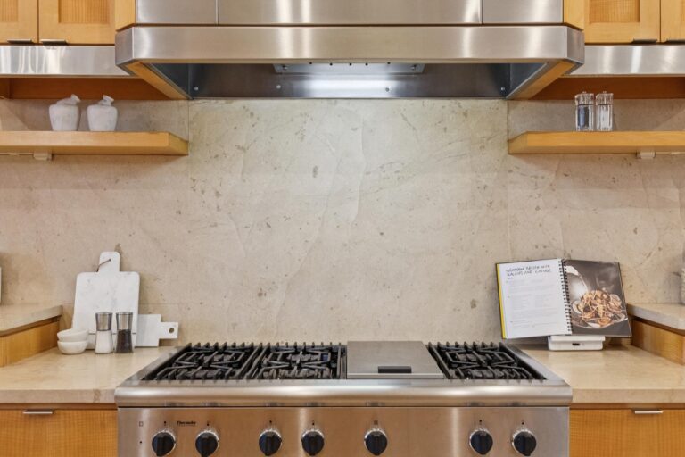 043-24292-elise-court.87479.pok.048