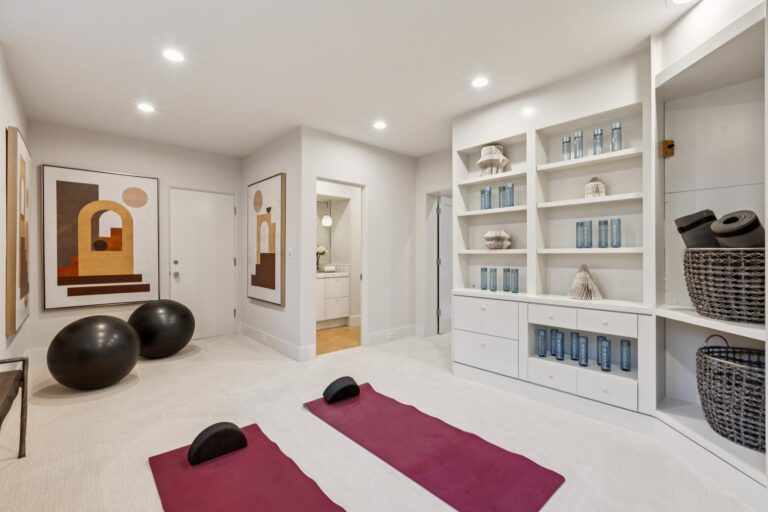 106-24292-elise-court.87479.pok.159