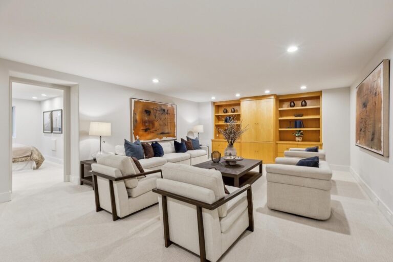 111-24292-elise-court.87479.pok.171