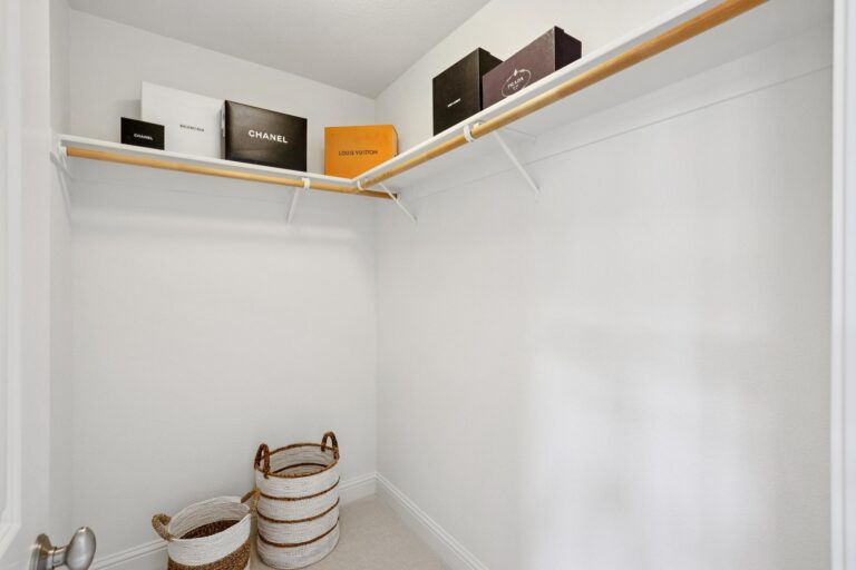 021-239-granada-park-circle.88016.p3k.030