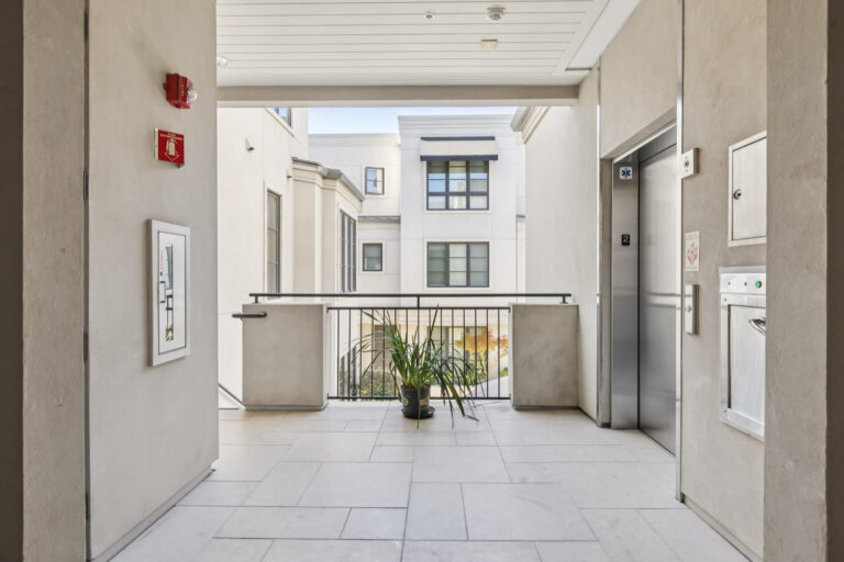 004-320-bryant-street.95325.p3k