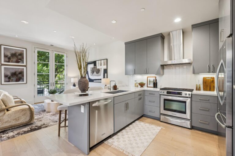 008-320-bryant-street.95325.p3k